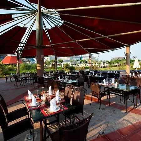 Semesteranläggning (resort) Limak Lara Deluxe &