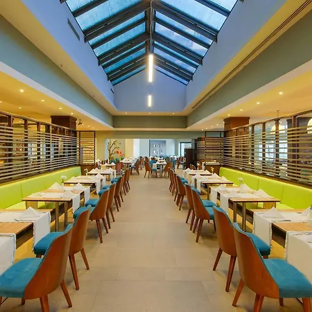 Semesteranläggning (resort) Limak Lara Deluxe & 5*