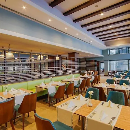 Limak Lara Deluxe & Üdülőközpont 5*